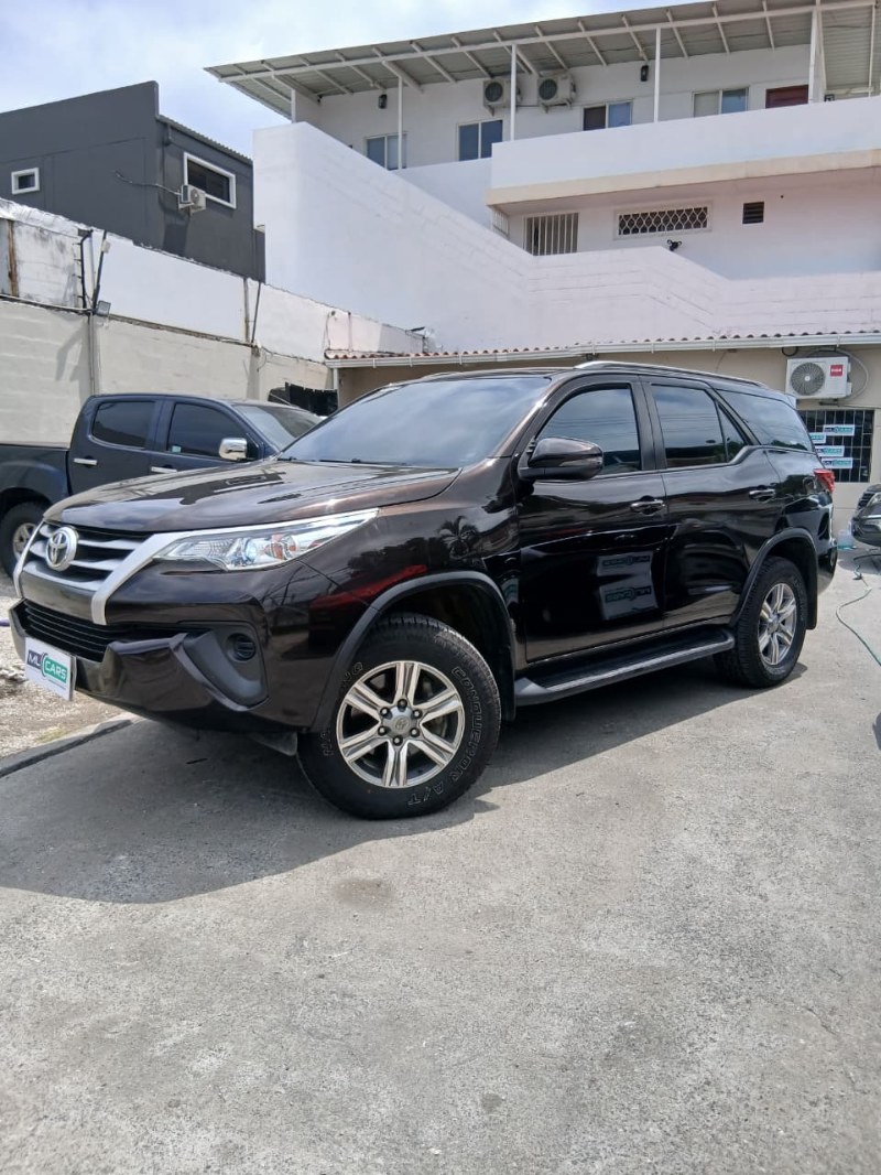 Toyota NEW FORTUNER AC 2.7 7P 4X4 TA